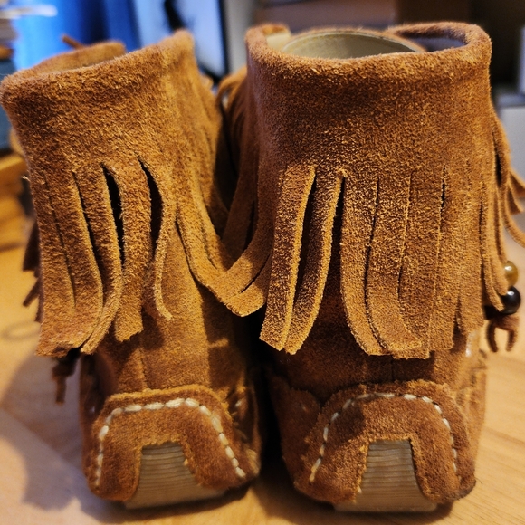 Peace moccasin boots. Ladies size 7. Tan - Picture 6 of 9